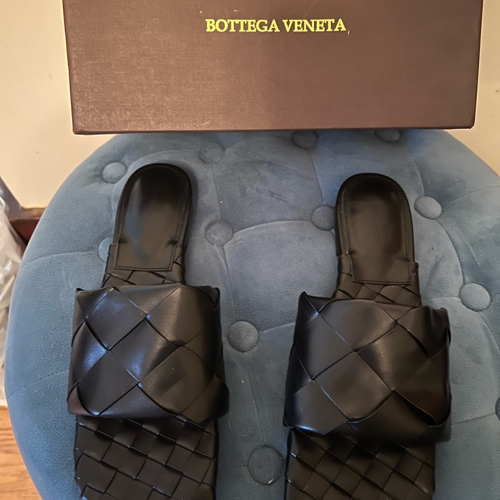 Bottega Veneta Lido flat sandals